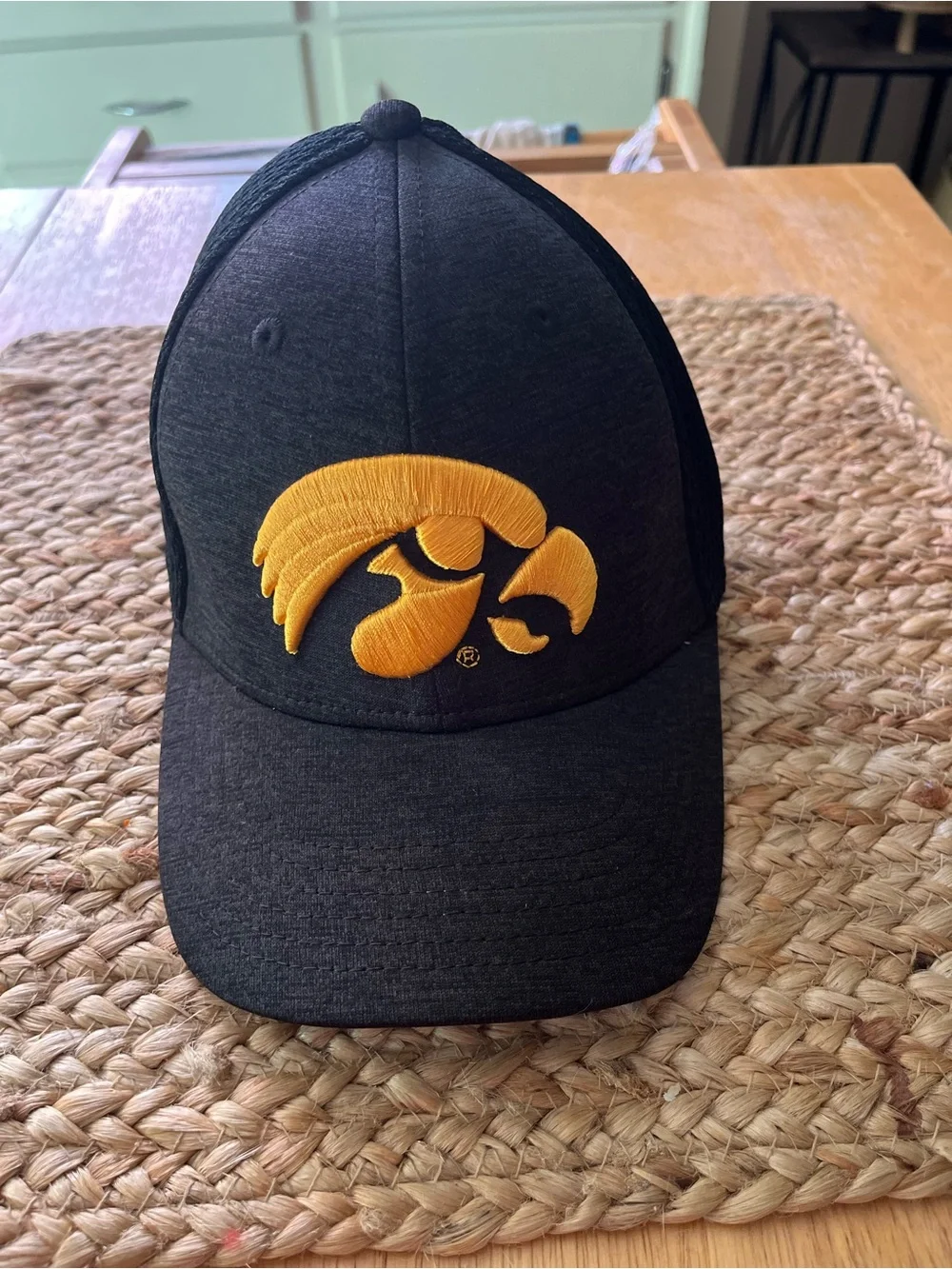 New Era Kids' Black Cap with Yellow Hawkeye Logo